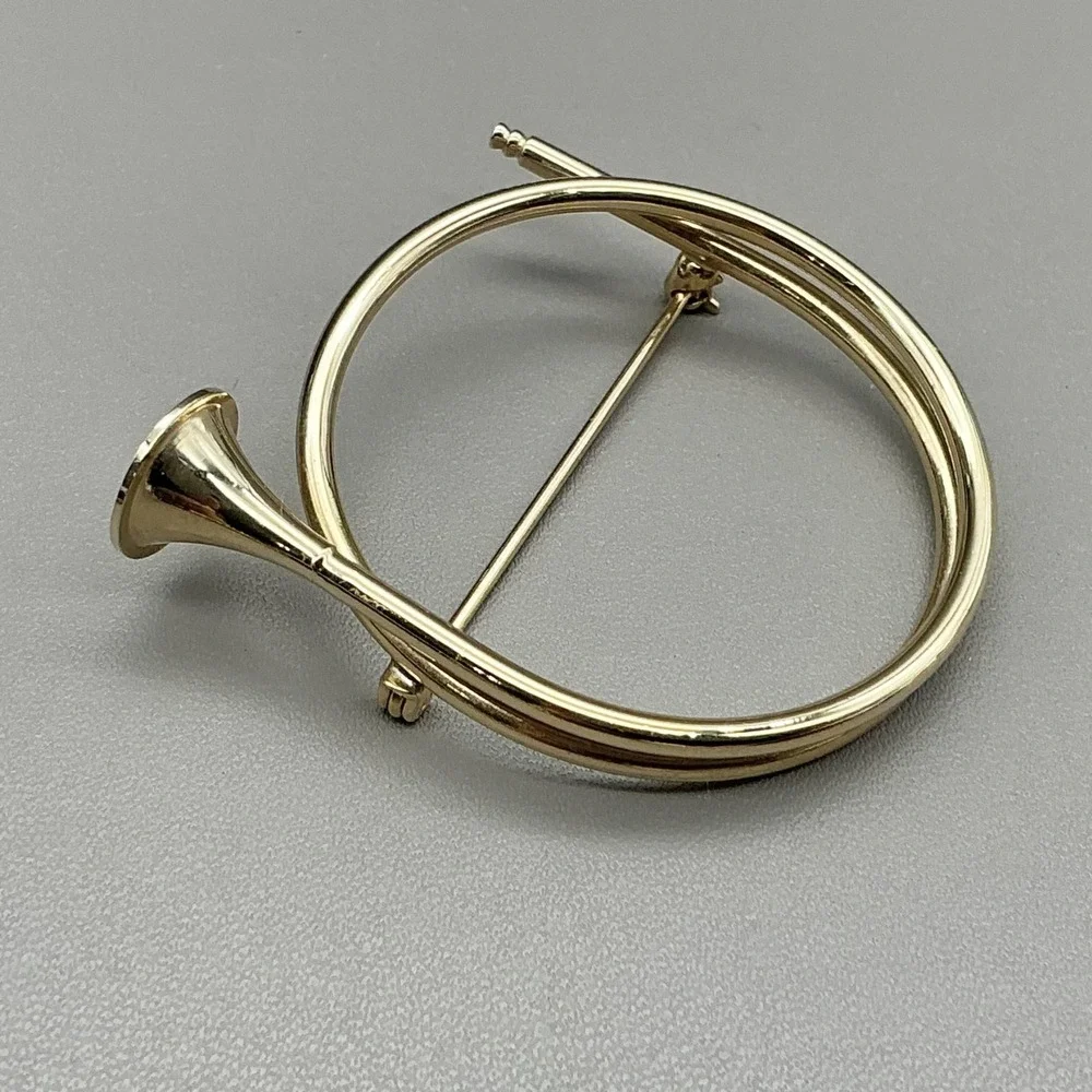 Vintage Brooch French Horn Bugle Gold Tone Round Music Figural Costume Jewelry